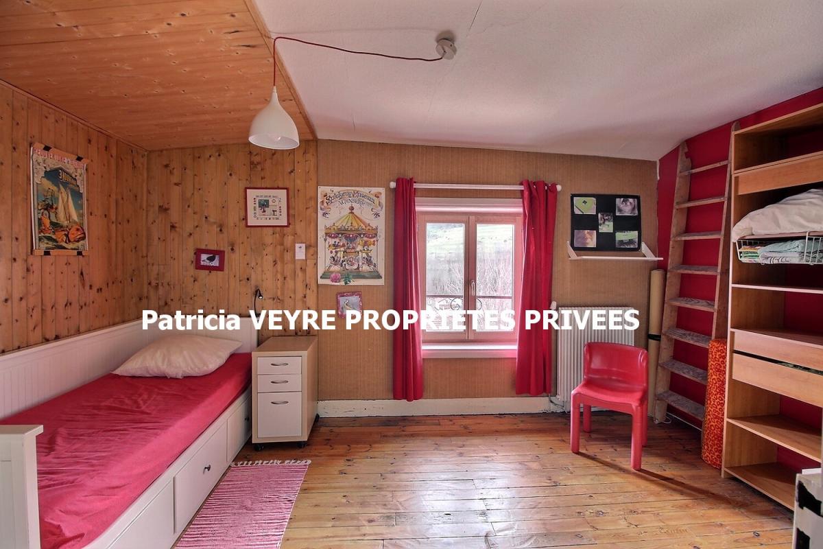 BOURG-ARGENTAL BOURG ARGENTAL 42220 Maison de village 188 m² habitables 7 chambres sur 381 m² de terrain avec une activité de gite opérationnelle 10