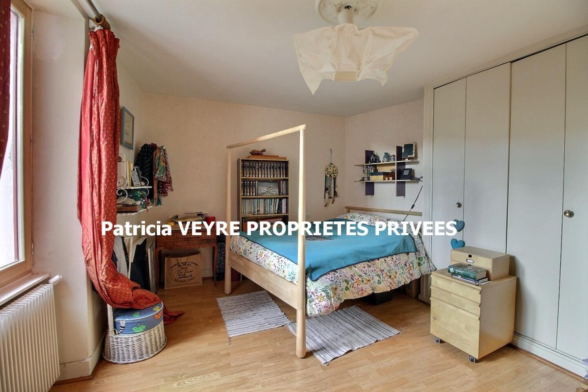 BOURG-ARGENTAL BOURG ARGENTAL 42220 Maison de village 188 m² habitables 7 chambres sur 381 m² de terrain avec une activité de gite opérationnelle 5