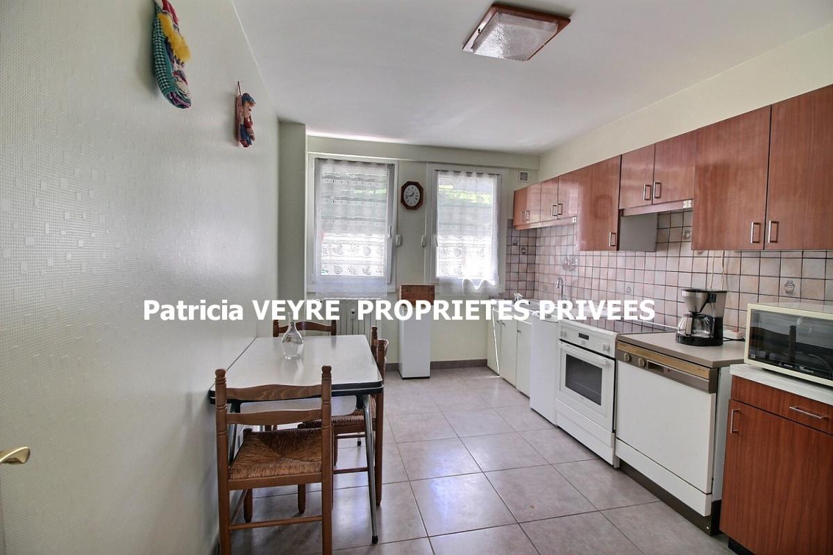 SAINT-ETIENNE SAINT-ETIENNE FAURIEL VIVARAISE appartement de 80 m² avec DEUX GARAGES fermés plus une cave 6
