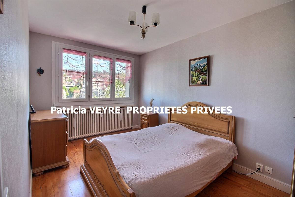 SAINT-ETIENNE SAINT-ETIENNE FAURIEL VIVARAISE appartement de 80 m² avec DEUX GARAGES fermés plus une cave 7