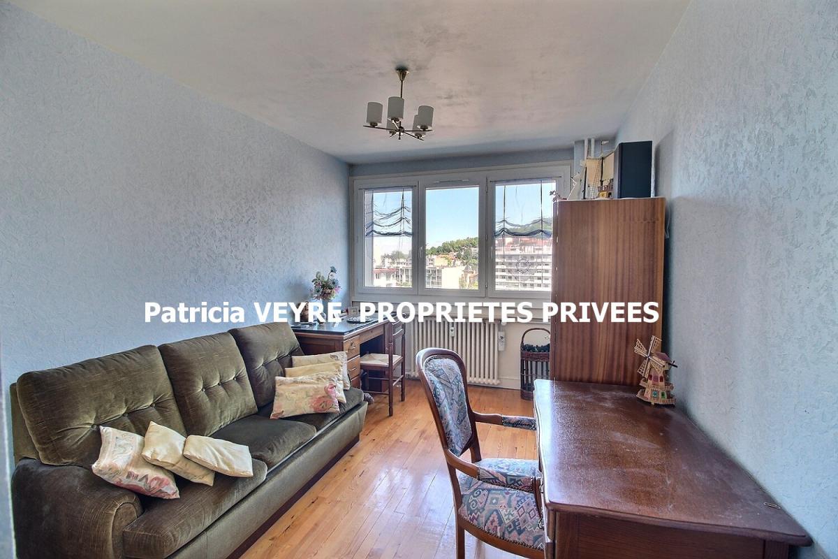 SAINT-ETIENNE SAINT-ETIENNE FAURIEL VIVARAISE appartement de 80 m² avec DEUX GARAGES fermés plus une cave 8