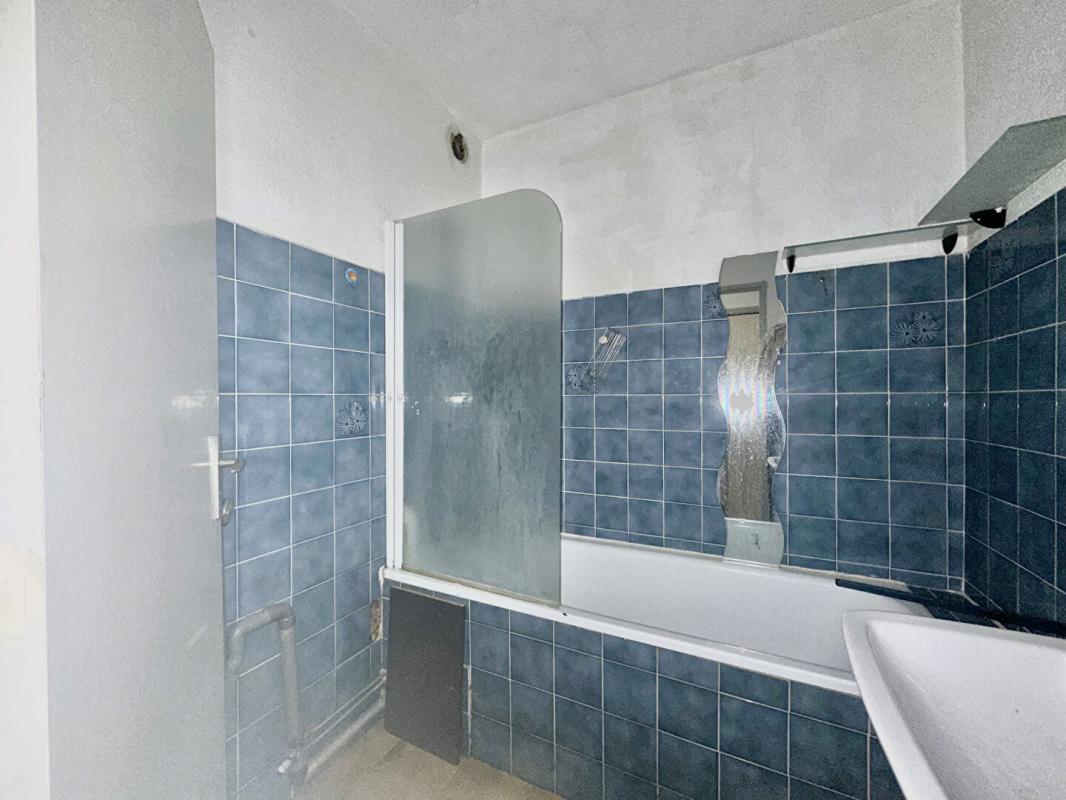 VENCE Appartement Vence 2 pièces 40m2 à rénover, avec balcon et cave 10