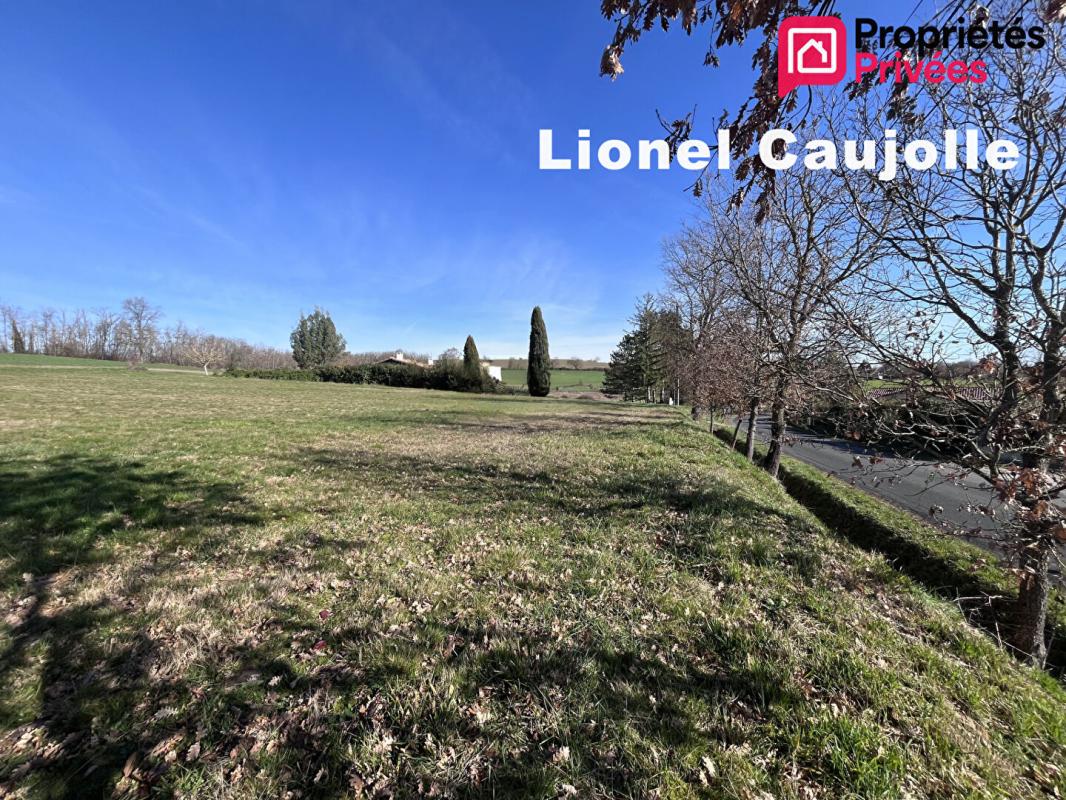 RABASTENS Terrain à bâtir d'environ 4000 m2 4