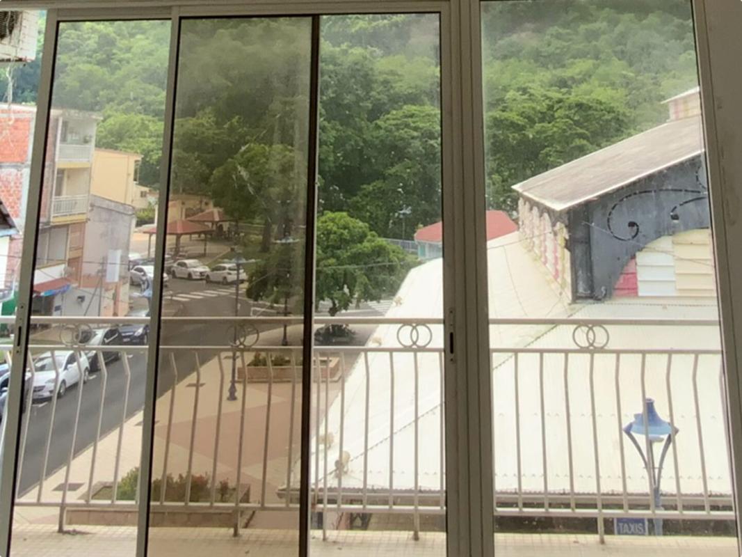 RIVIERE-PILOTE Immeuble Riviere Pilote 8 pièce(s à rafraîchir 7