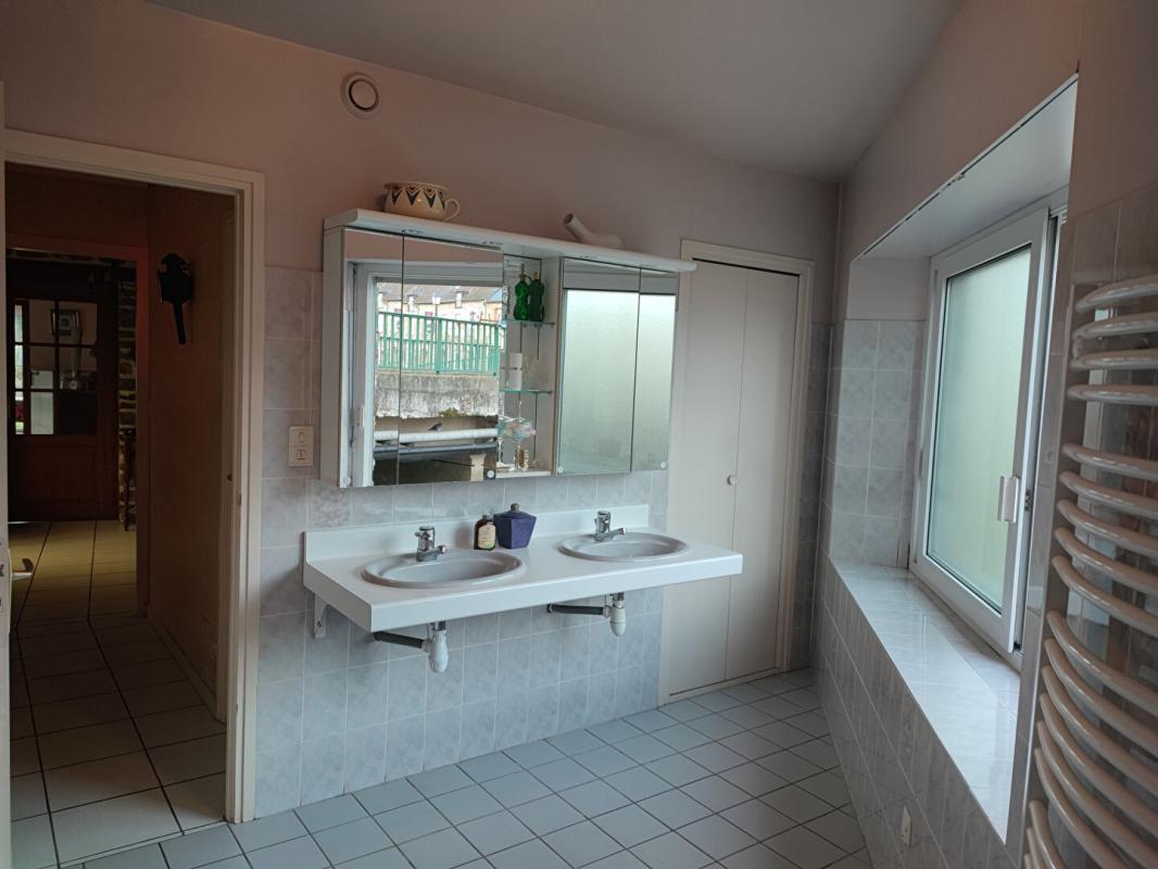 LA CHEZE Maison 7 pièce(s) 160 m2 11