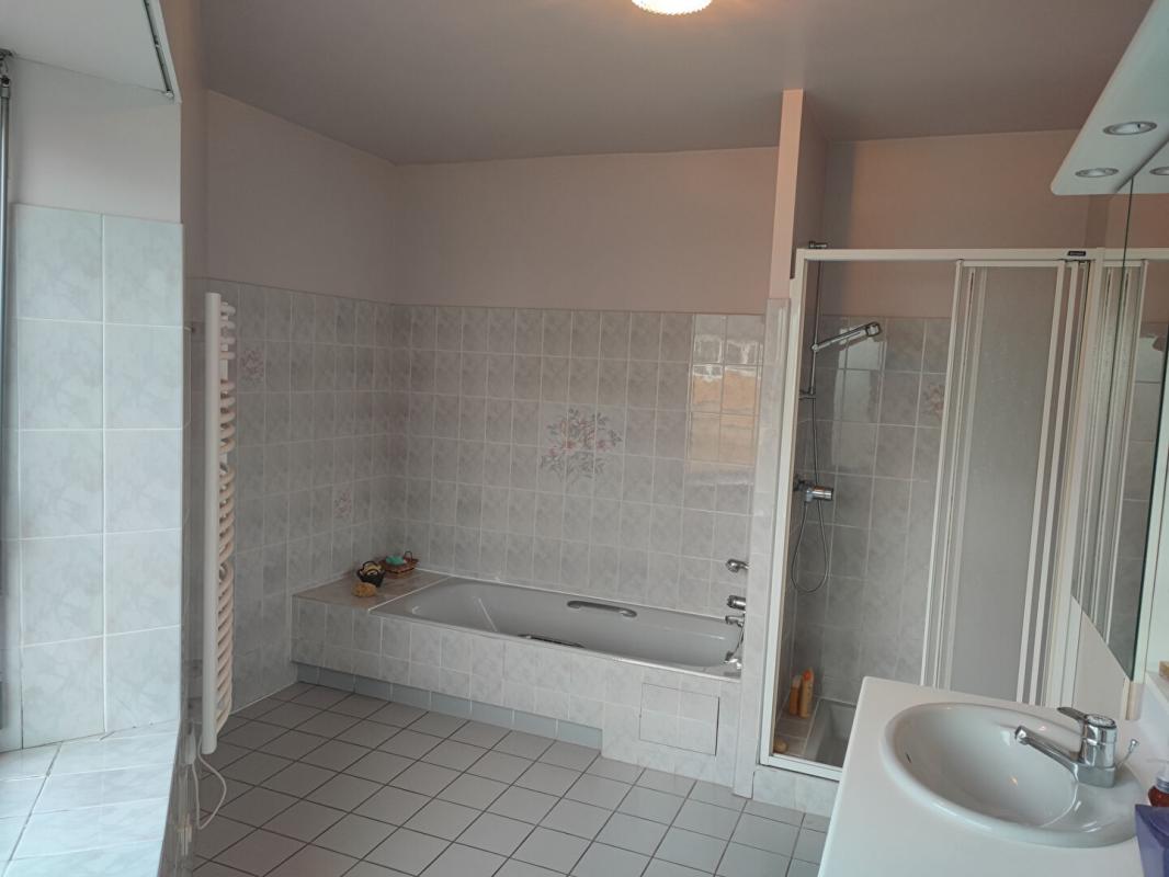 LA CHEZE Maison 7 pièce(s) 160 m2 12