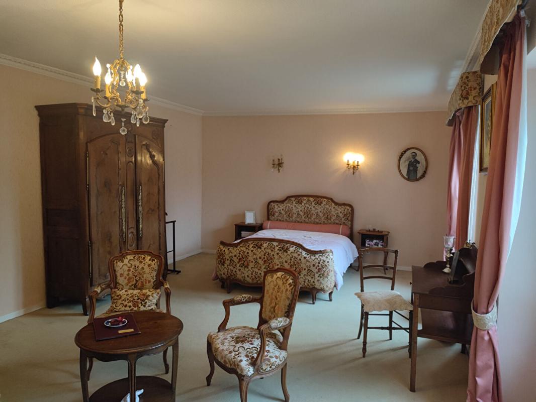 LA CHEZE Maison 7 pièce(s) 160 m2 16