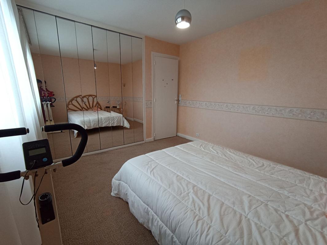 CHATEAUROUX Maison 89 m2, quartier calme à CHATEAUROUX, 3 chambres, jardin, garage 5
