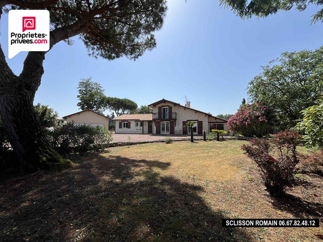 BRAUD-ET-SAINT-LOUIS Maison familiale Braud Et St Louis - 188m2 - 4 chambres - piscine - grand jardin - PRIX  456 516 HAI 17