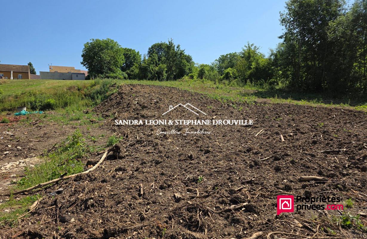 AUNEAU AUNEAU - JOLI TERRAIN VIABILISE DE 532 m² 1