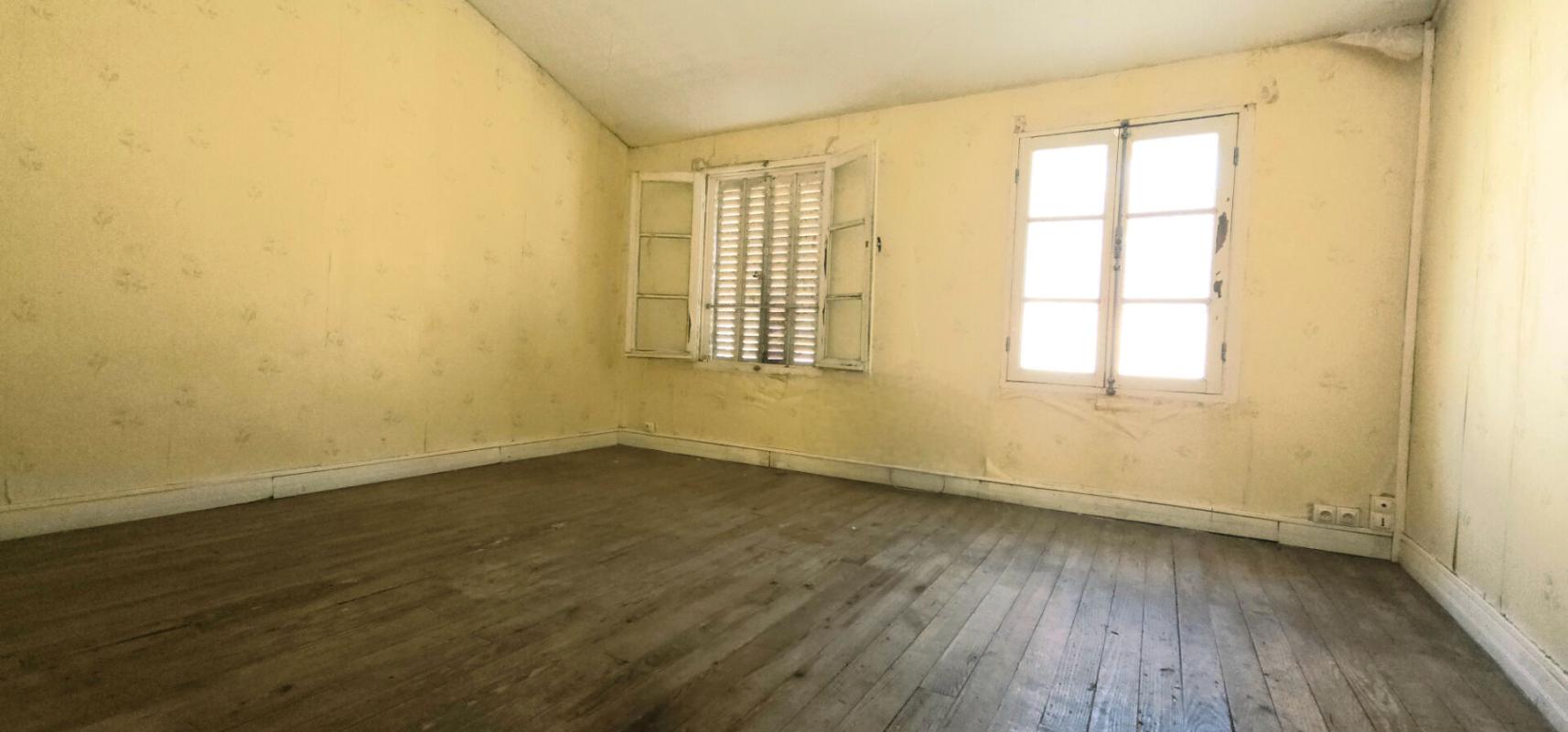 CASTELNAUDARY Immeuble Castelnaudary 4 pièce(s) 100 m2 7