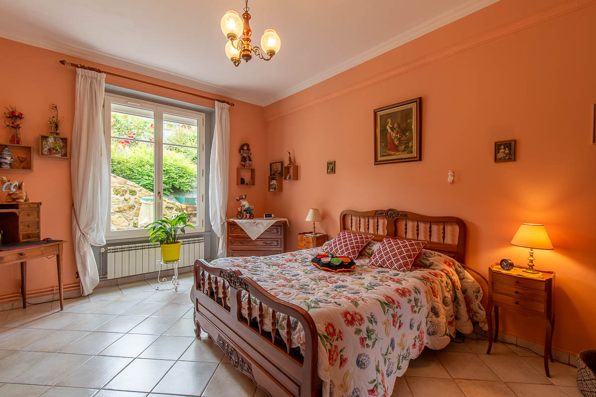 VIERZON Maison Vierzon 8 pièce(s) 245 m2 7