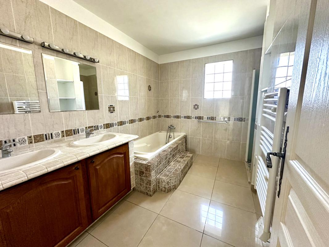 ISTRES Viila Plain pied 111m² - 4 Chambres 11