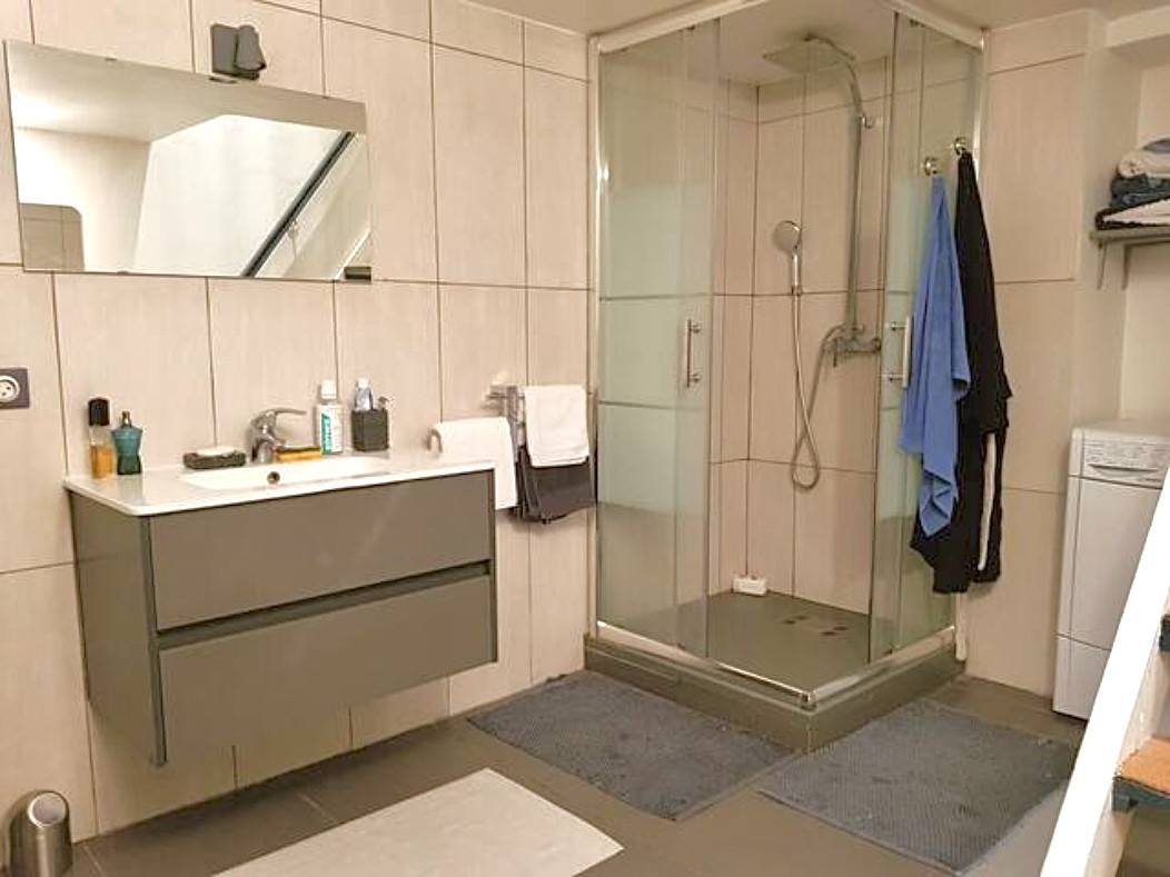 PARIS-15E-ARRONDISSEMENT La surface d'un studio et le confort d'un deux-pièces, à une minute du métro Porte-de-Versailles 6