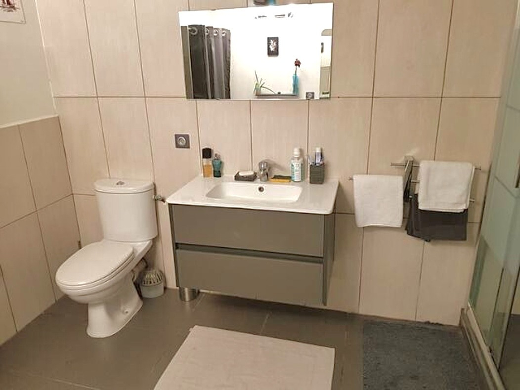 PARIS-15E-ARRONDISSEMENT La surface d'un studio et le confort d'un deux-pièces, à une minute du métro Porte-de-Versailles 7