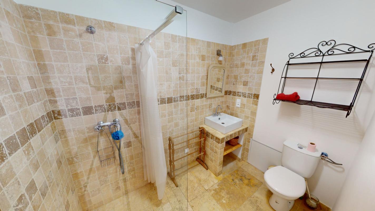 LE MUY LE MUY: Demeure de prestige en pierre ? Une propriété de caractère au coeur de la Provence varoise 18