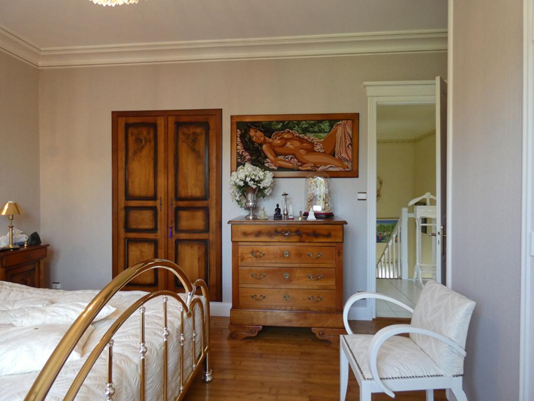 MINIAC-MORVAN A 20 mns de SAINT-MALO, Maison de 309 m2 avec dépendance de 70m² 11
