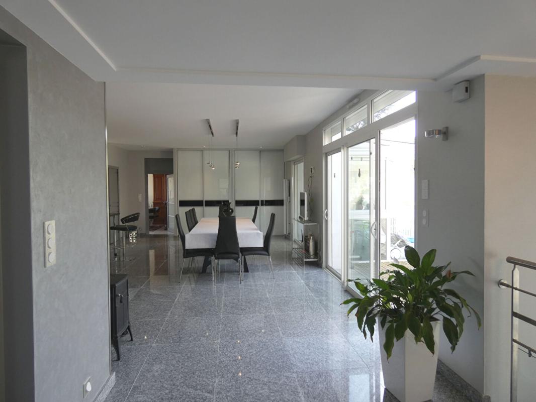 MINIAC-MORVAN A 20 mns de SAINT-MALO, Maison de 309 m2 avec dépendance de 70m² 5