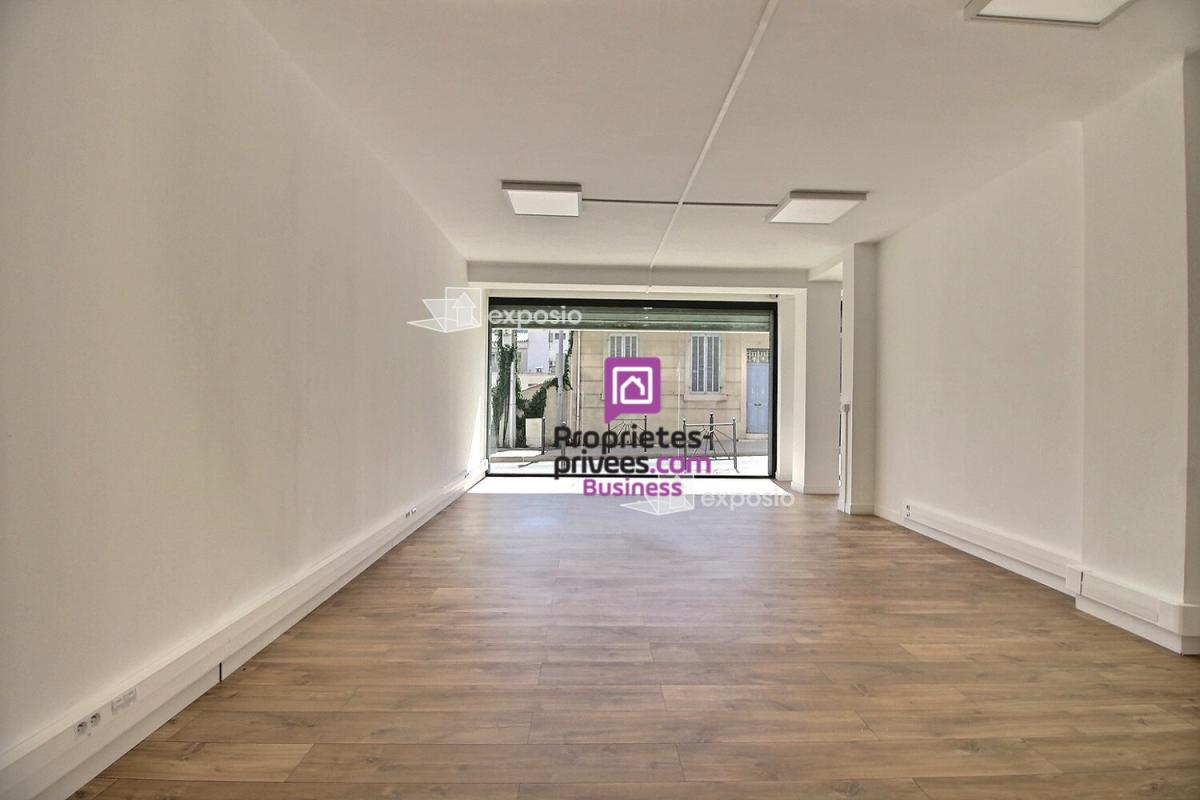 CASSIS CASSIS - LOCAL COMMERCIAL A LOUER - 78 m² - 3 260 Euros HTHC - 6