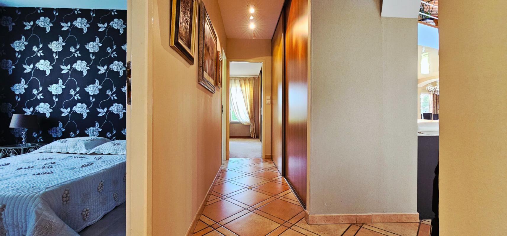 CASTELNAUDARY Maison d'architecte Castelnaudary 7 pièce(s) 181 m2 13