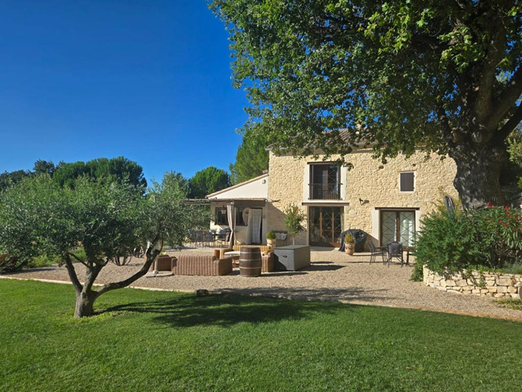 PERNES-LES-FONTAINES Vue exceptionnelle pour cette demeure de Prestige 10