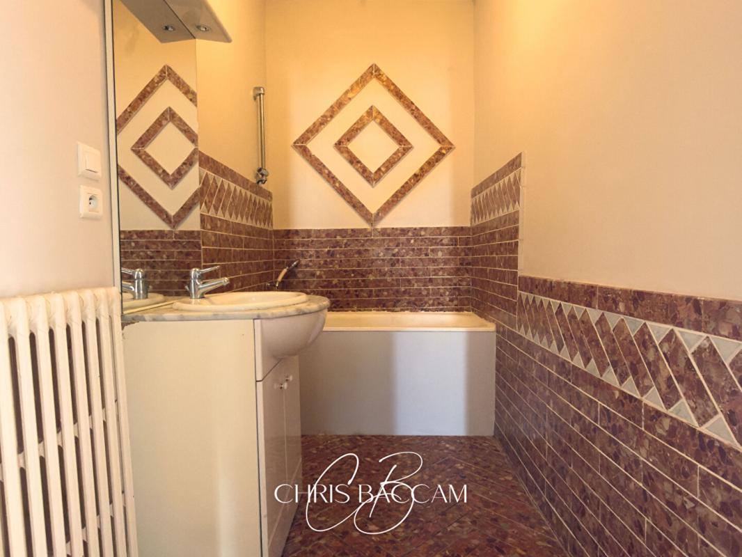 VILLALIER EN EXCLUSIVITE - MAISON R+1 - 3 CHAMBRES - TERRASSE TROPEZIENNE 16