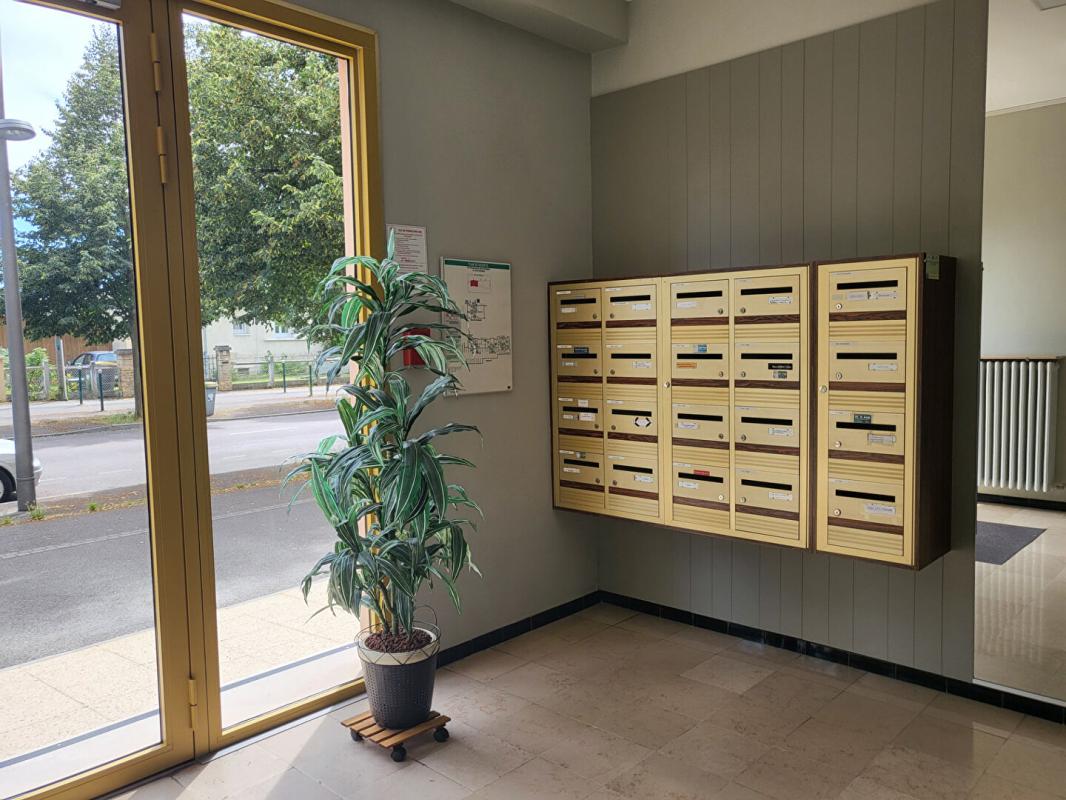 REIMS 119 m² - Proche centre Reims - 4 chambres, balcon - Charges avec chauffage inclus 9