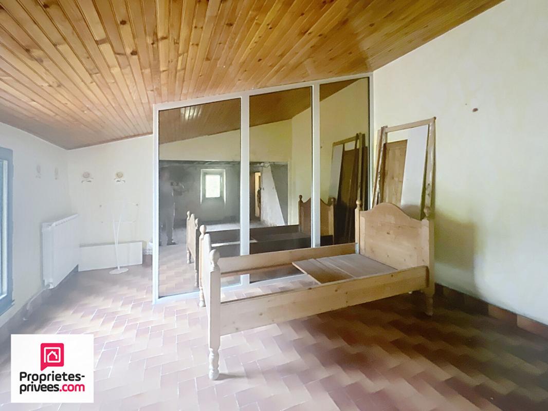 RIANS Ancienne ferme avec 2 logements dépendances sur 13 322 m² 12