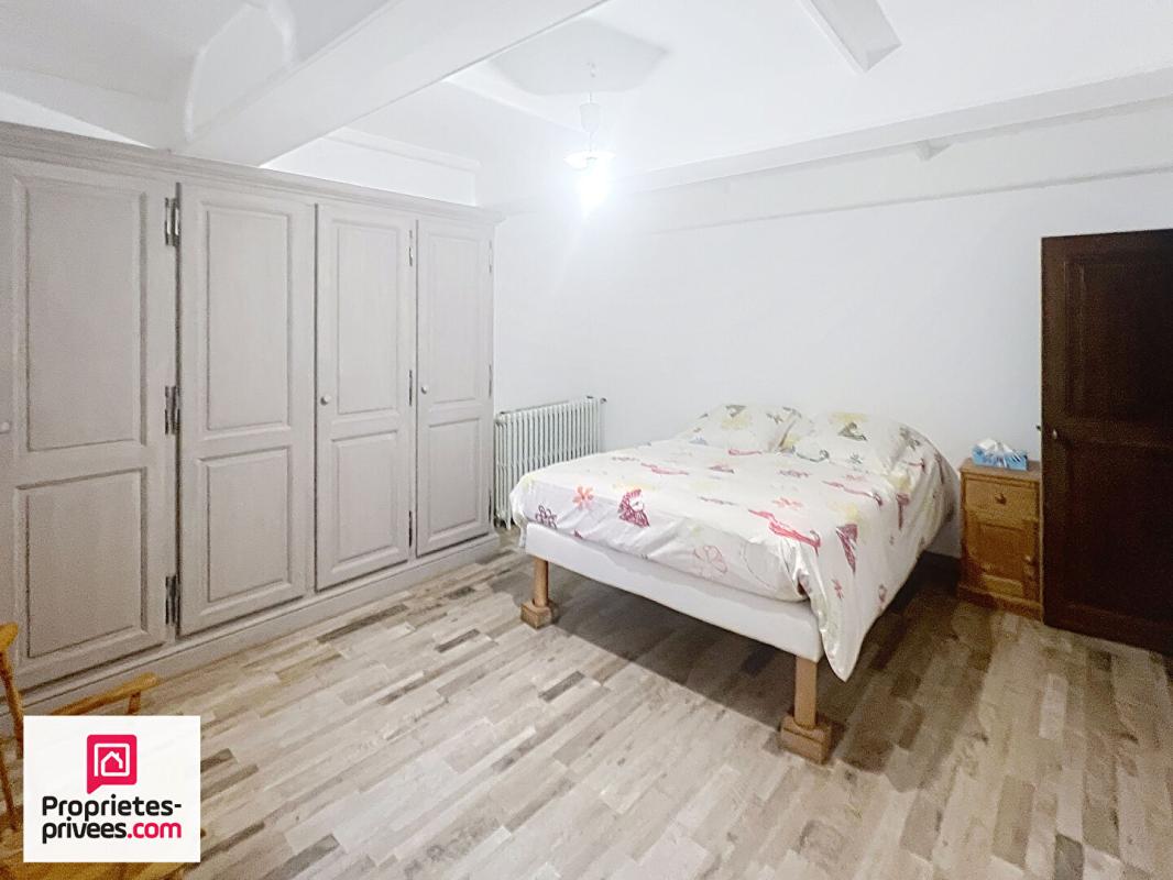 RIANS Ancienne ferme avec 2 logements dépendances sur 13 322 m² 9