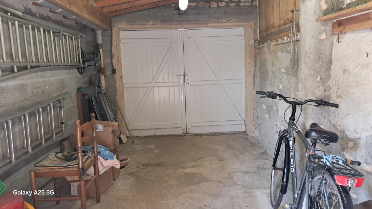 MONTREUIL Maison  4 pièce(s) 96 m2  plain-pied garage terrain plat et clos 12