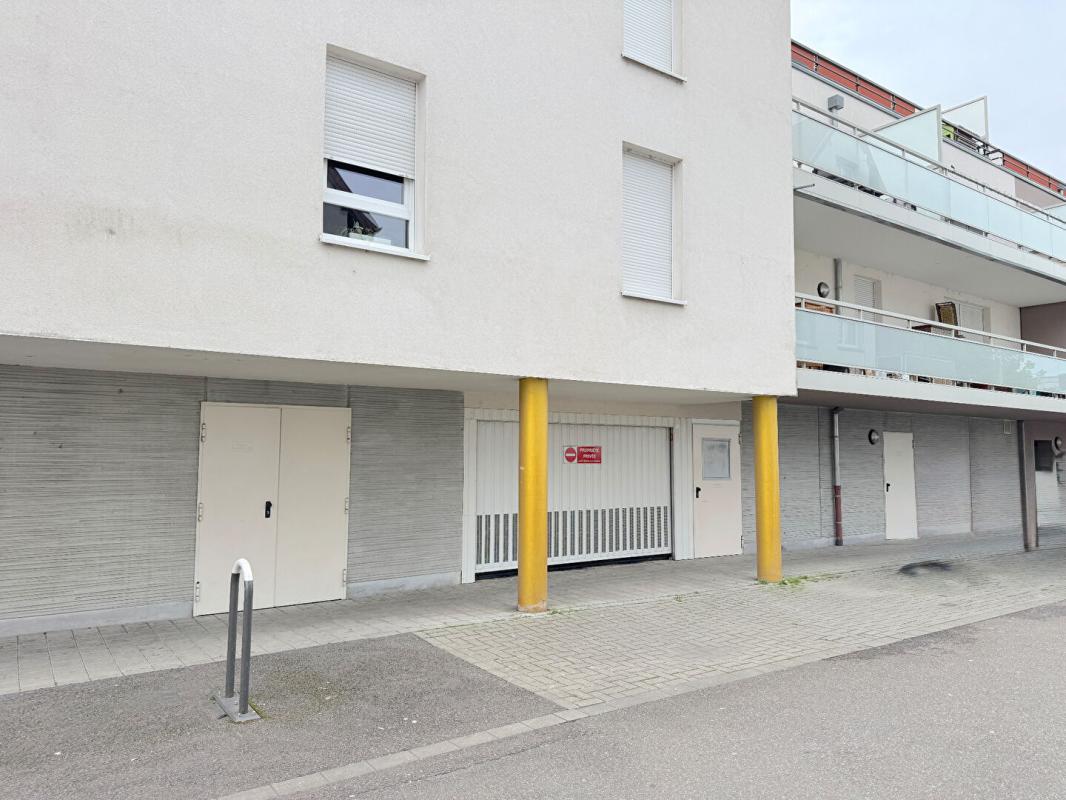 BISCHHEIM Garage sécurisé - grand emplacement double de 35 m² 5