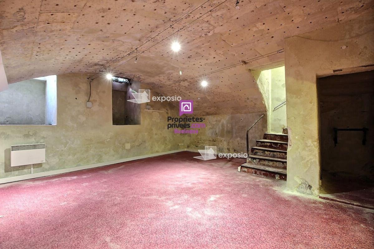 ARLES ARLES - A LOUER LOCAL COMMERCIAL 196 m² - 2 350 Euros 10