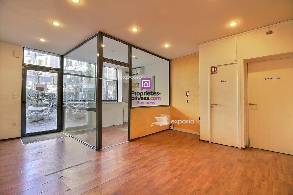 ARLES ARLES - A LOUER LOCAL COMMERCIAL 196 m² - 2 350 Euros 2