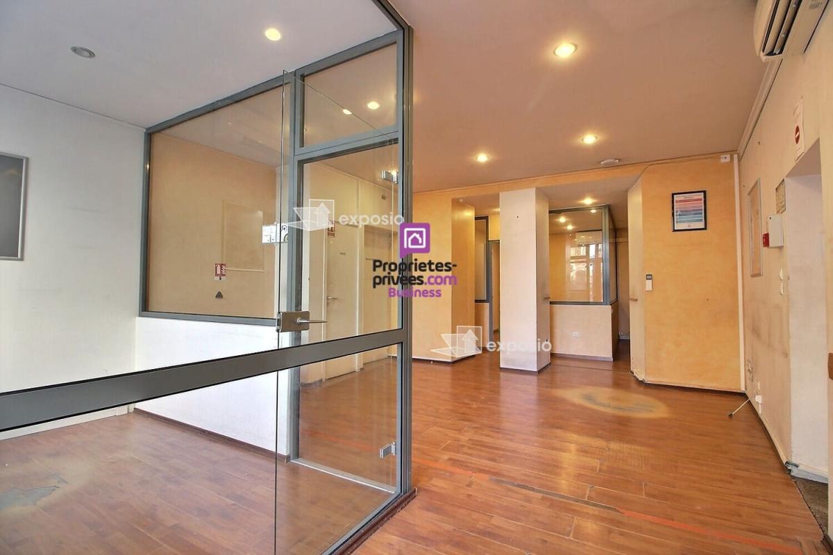 ARLES ARLES - A LOUER LOCAL COMMERCIAL 196 m² - 2 350 Euros 4