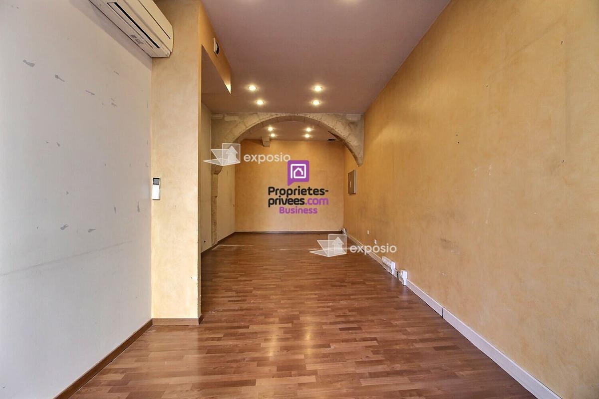 ARLES ARLES - A LOUER LOCAL COMMERCIAL 196 m² - 2 350 Euros 6