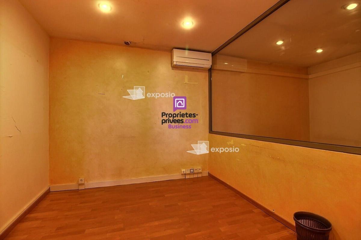 ARLES ARLES - A LOUER LOCAL COMMERCIAL 196 m² - 2 350 Euros 7