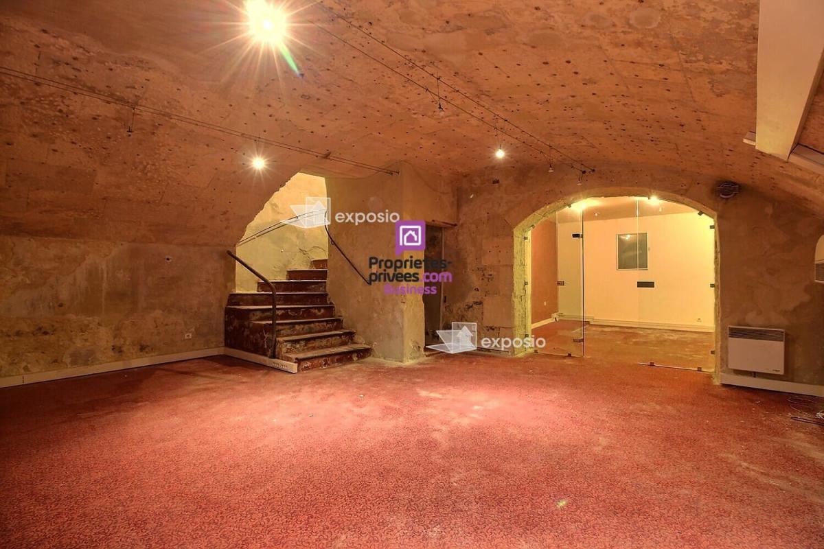 ARLES ARLES - A LOUER LOCAL COMMERCIAL 196 m² - 2 350 Euros 8