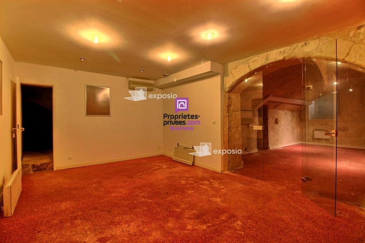 ARLES ARLES - A LOUER LOCAL COMMERCIAL 196 m² - 2 350 Euros 9