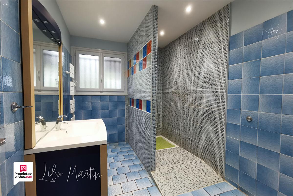 LA LANDE-DE-FRONSAC Maison et chalet - 146m2 - 6 pièces 10