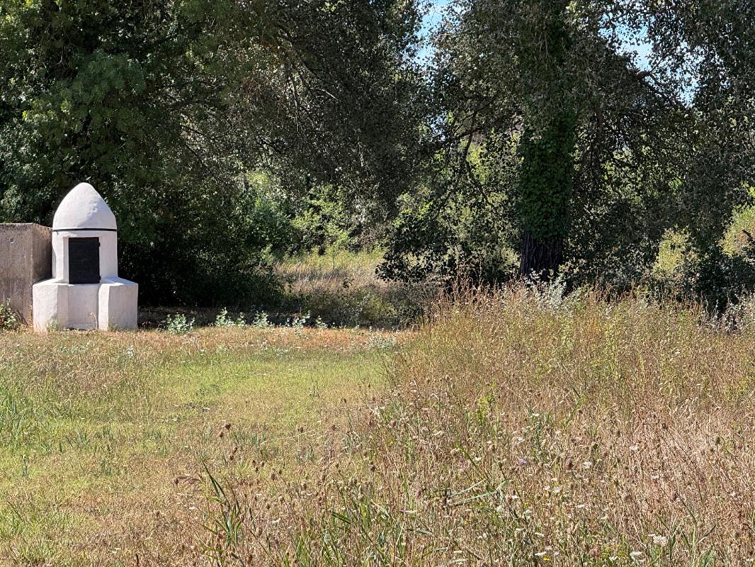 LE MUY Propriété  Agricole Le Muy  avec construction de 27m² a usage de hangar 3