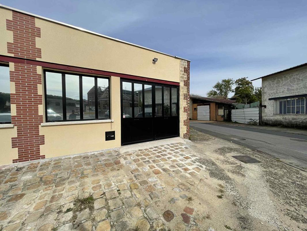 ASNIERES-SUR-OISE ASNIERES SUR OISE - LOCAL COMMERCIAL 135 m², Local d'activité 10