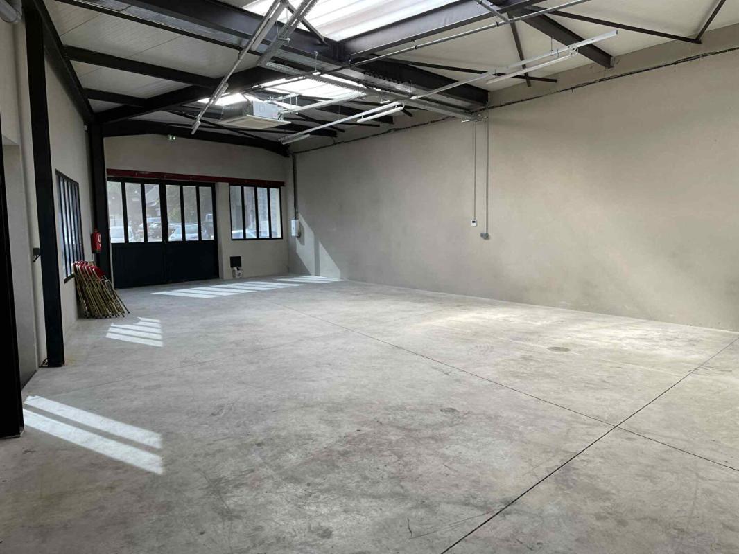 ASNIERES-SUR-OISE ASNIERES SUR OISE - LOCAL COMMERCIAL 135 m², Local d'activité 8