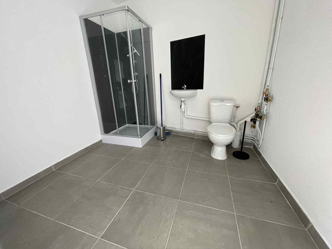 ASNIERES-SUR-OISE ASNIERES SUR OISE - LOCAL COMMERCIAL 135 m², Local d'activité 9