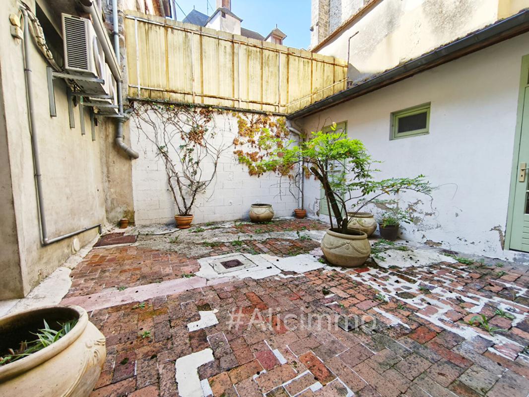 SEZANNE Immeuble Sezanne 15 pièce(s) 300 m2 2