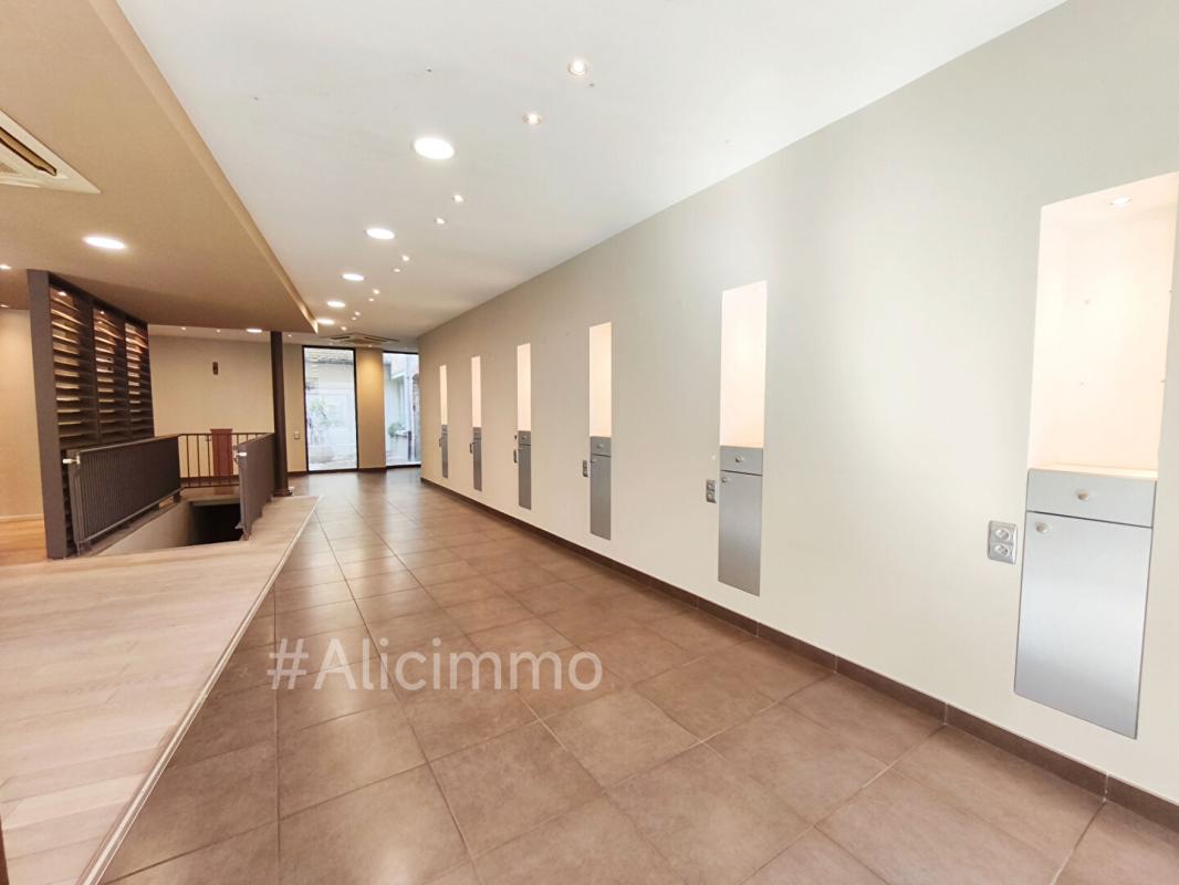 SEZANNE Immeuble Sezanne 15 pièce(s) 300 m2 3