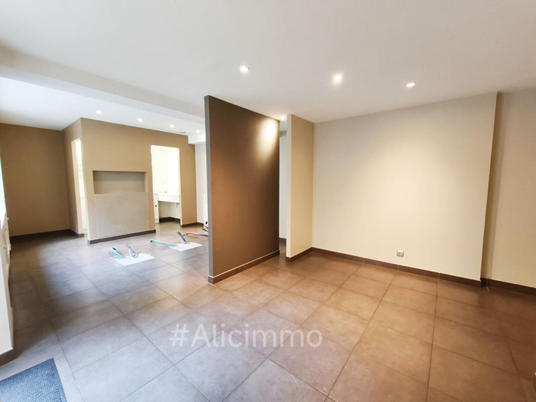 SEZANNE Immeuble Sezanne 15 pièce(s) 300 m2 5