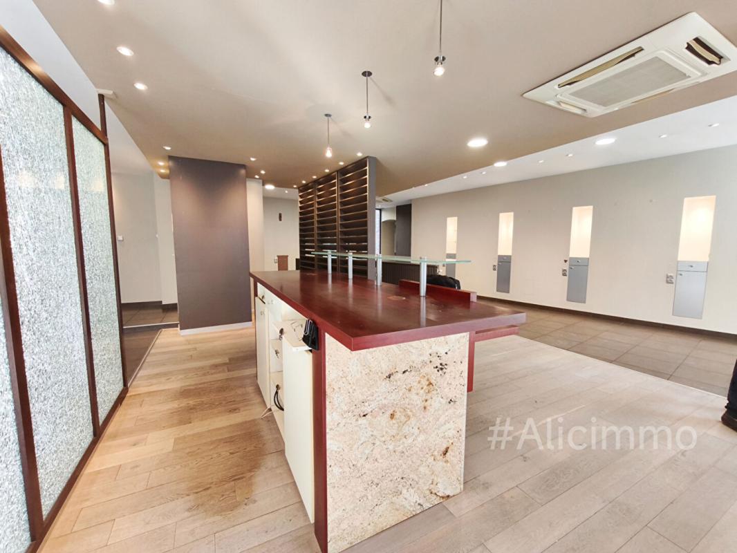 SEZANNE Immeuble Sezanne 15 pièce(s) 300 m2 6