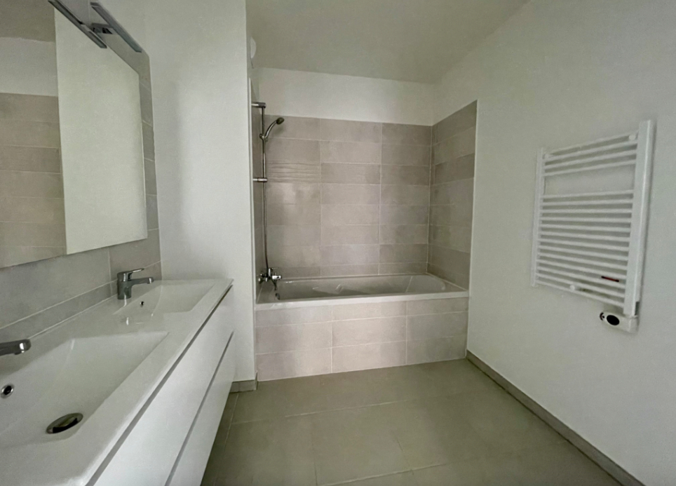 GILETTE Magnifique T3 de 66 m² avec sa terrasse de 10 m² 4