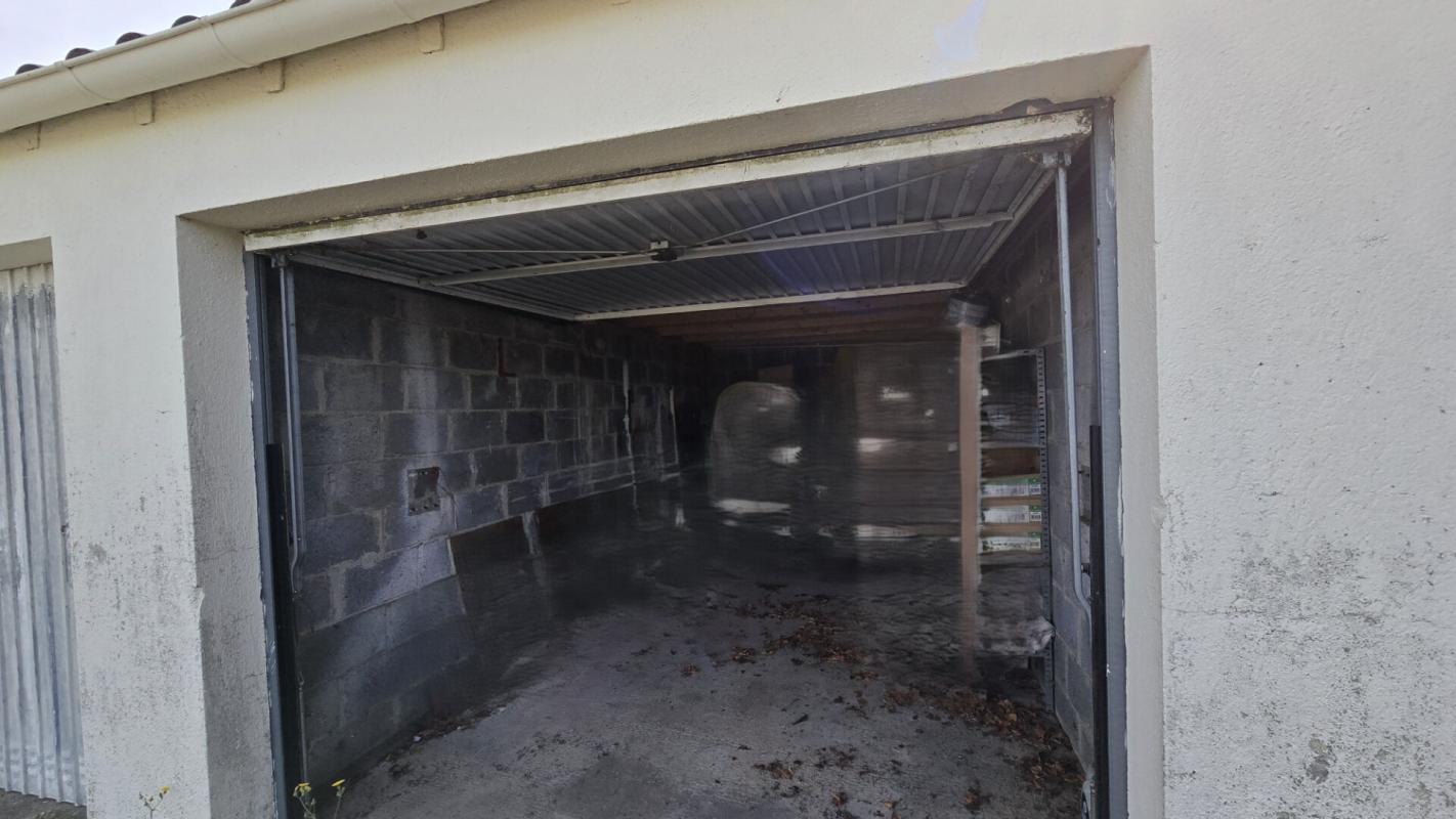 POITIERS Maison 4 pièce(s) de 91 m2 avec 3 chambres et 1 garage 17