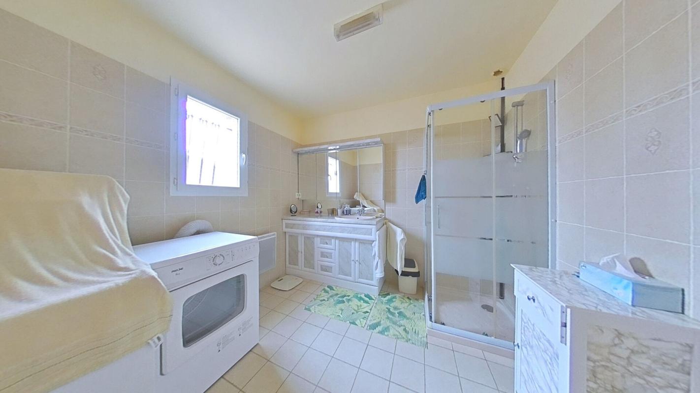 OUVEILLAN Maison Ouveillan 4 pièce(s), plain pied, véranda, piscine et garage 12